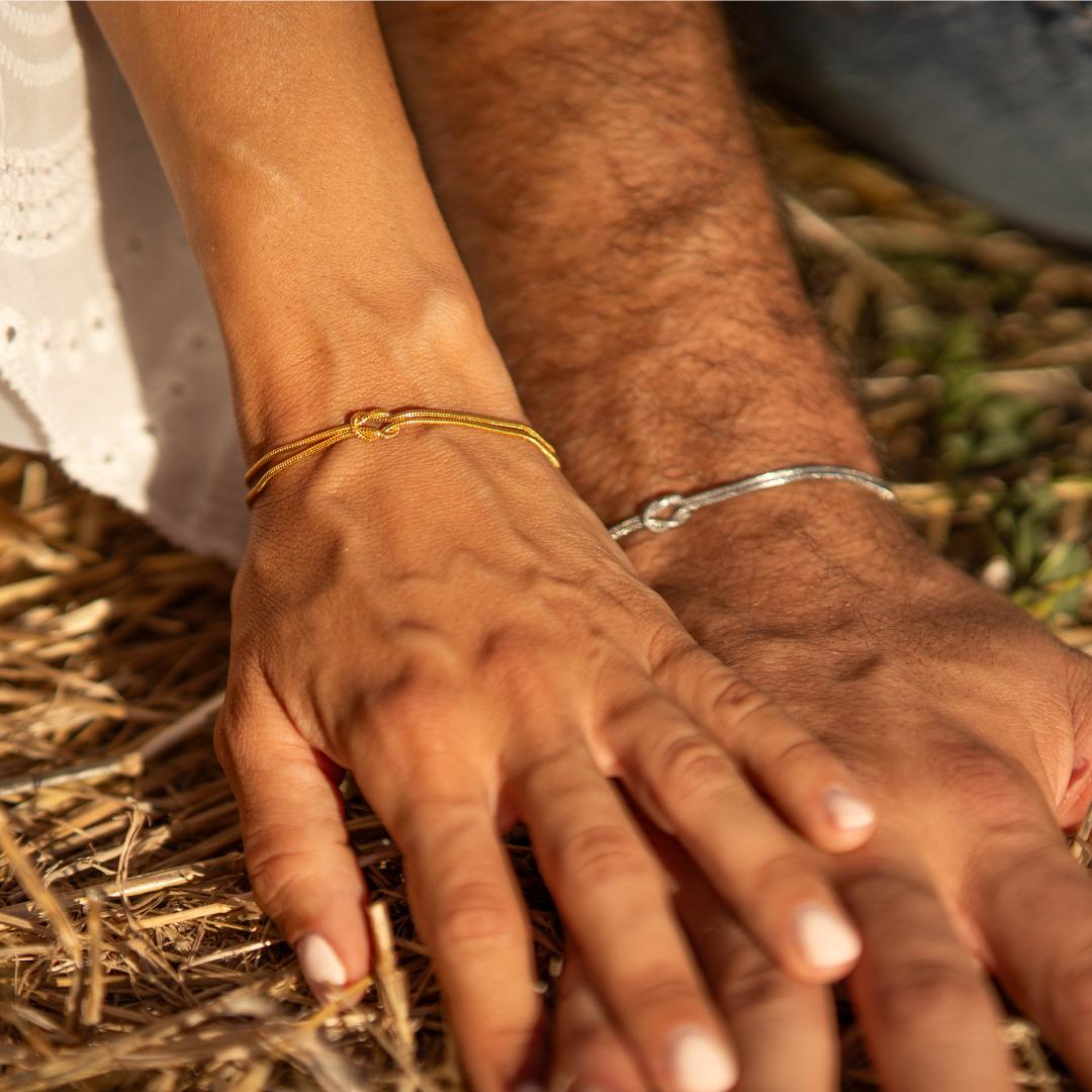 Bracciale Minimalista con Nodo d'Amore