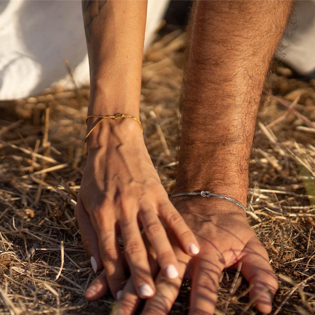 Bracciale Minimalista con Nodo d'Amore