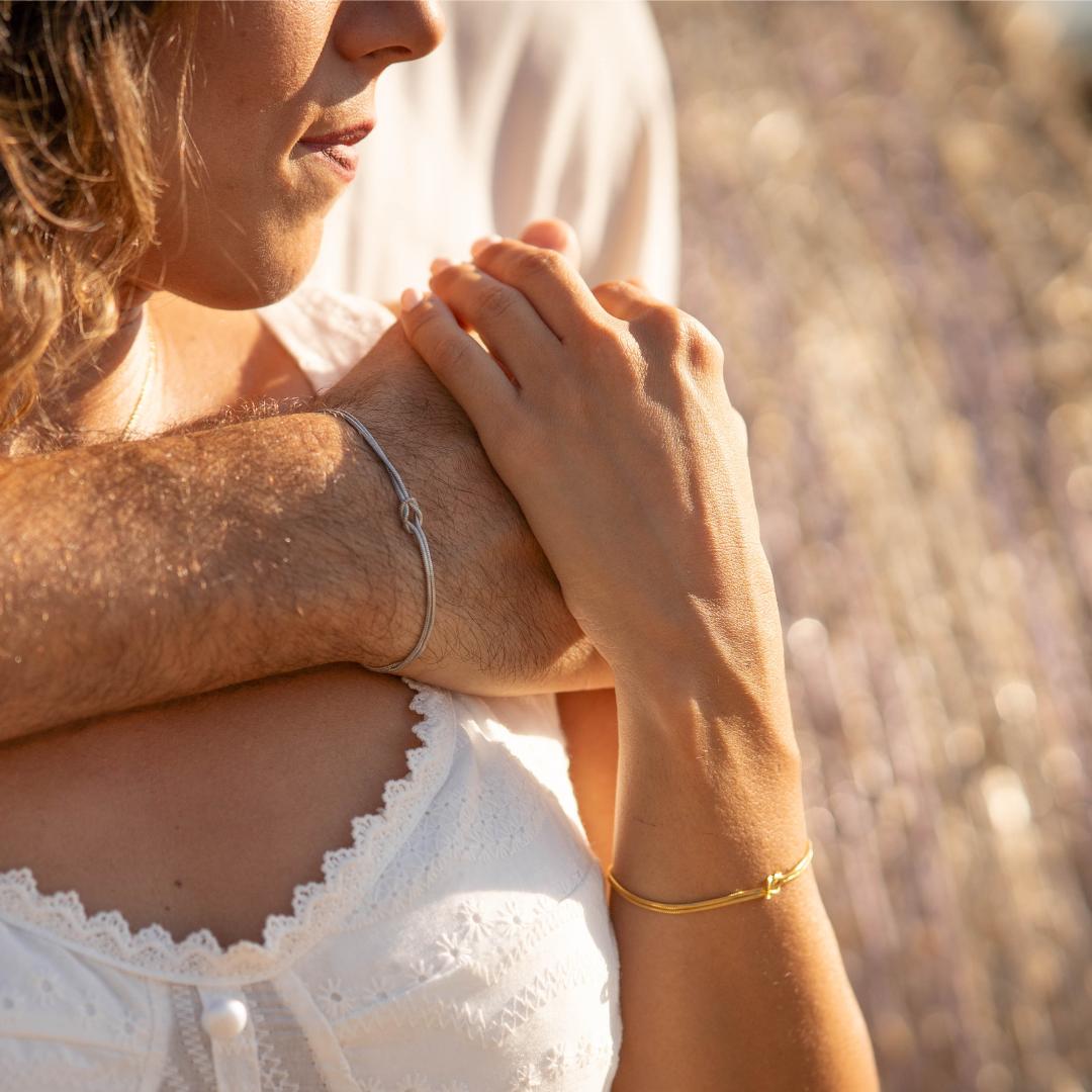 Bracciale Minimalista con Nodo d'Amore